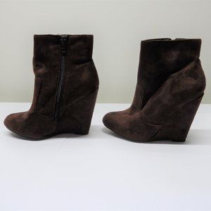 River Island Suede Brown Booties in size 6